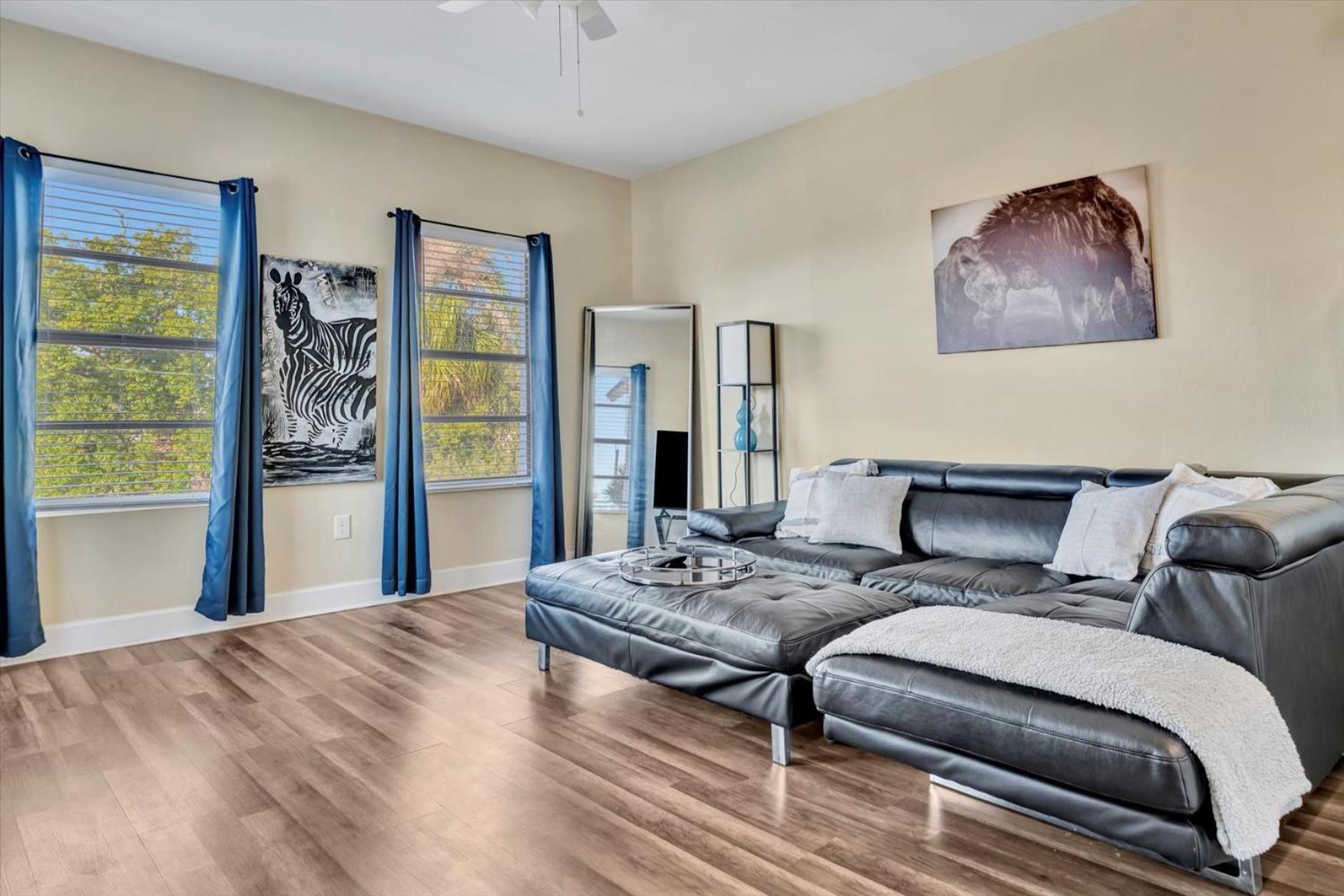 Perfect Location - Free Parking Villa แทมปา ภายนอก รูปภาพ